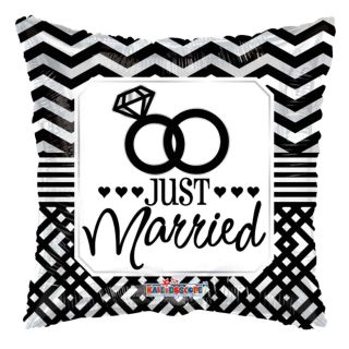 k-just-got-married-pillow-balloon.jpg